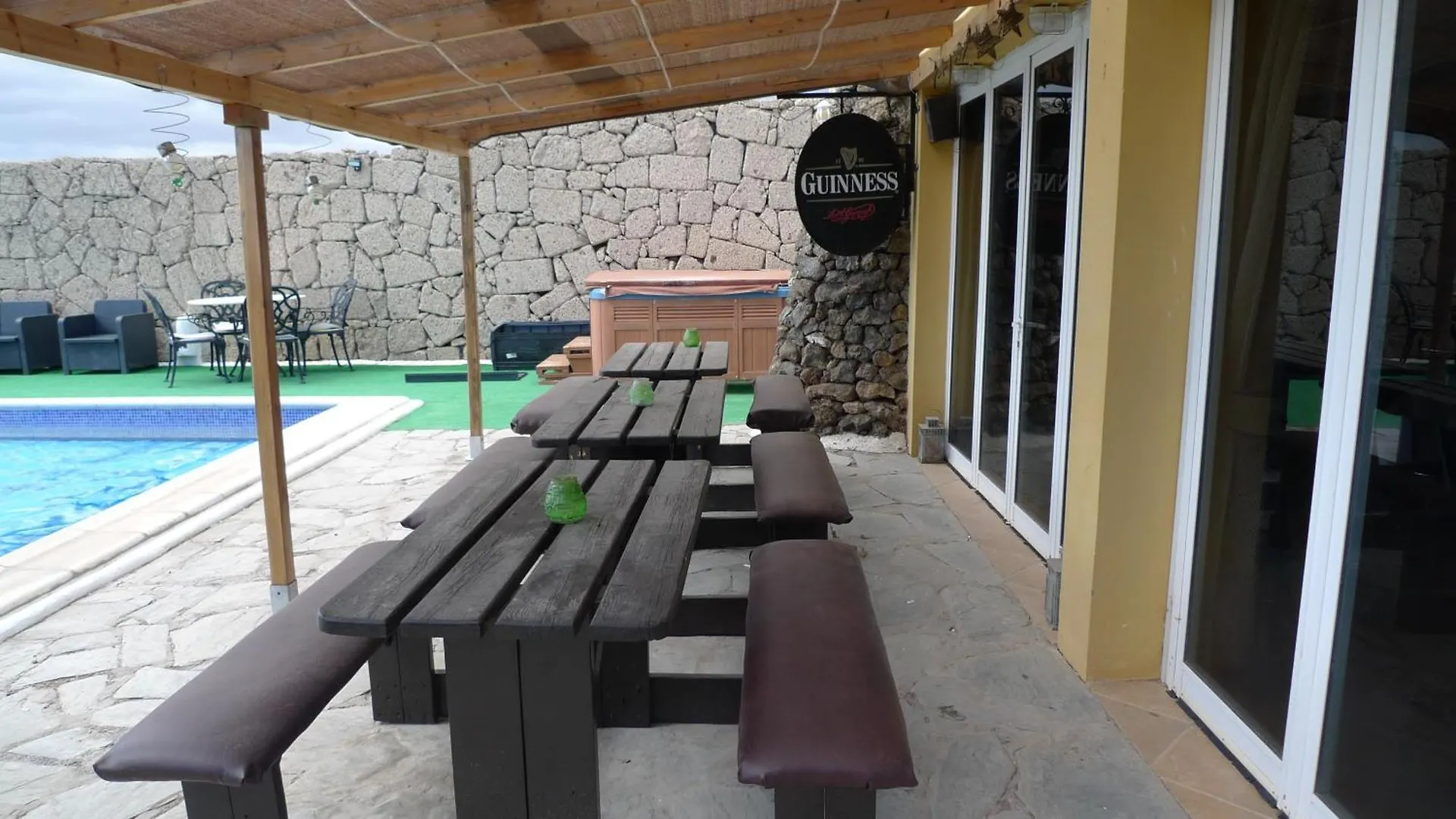 Finca Toredo Large Heated Pool,Hot Tub,Bar/Games Room,Gym,Cave, Free Wifi Atogo Villa