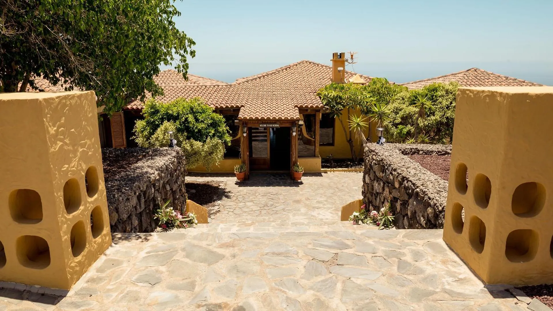 Finca Toredo Large Heated Pool,Hot Tub,Bar/Games Room,Gym,Cave, Free Wifi Atogo 0*,