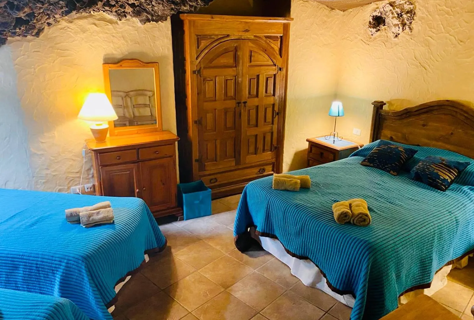 Finca Toredo Large Heated Pool,Hot Tub,Bar/Games Room,Gym,Cave, Free Wifi Atogo Villa